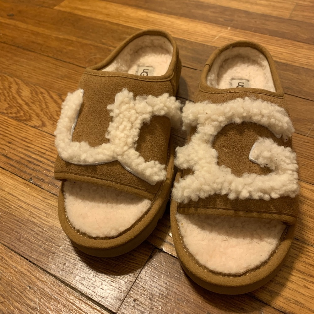 UGG Slides